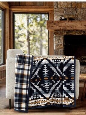 (6) Pendleton Reversible Plush Throws (Opal Vista)